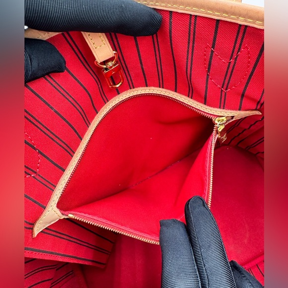Louis Vuitton Neverfull MM - Picture 7 of 13